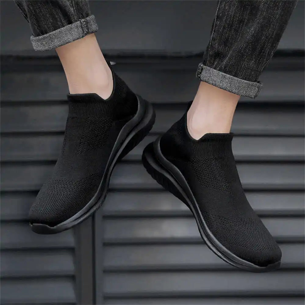 Tech Accessories Types - Sepatu olahraga pria, krem lembut baru